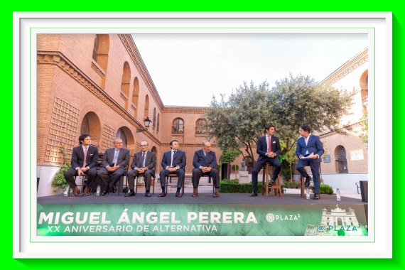 <b>Interesante y agradable encuentro de Perera con la afición en Las Ventas</b>