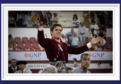 <b>La galería de Carlos Muñoz… así vio las orejas y el rabo -que le han dado- de Hermoso junior en Aguascalientes</b>