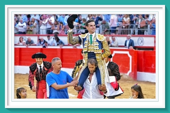 <b>En Santander… Fernando Adrián por la Puerta Grande</b>