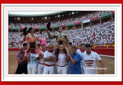 <b>En Pamplona… Fortes y Fernando Adrián -quien fue peligrosamente cogido- por la puerta del encierro</b>