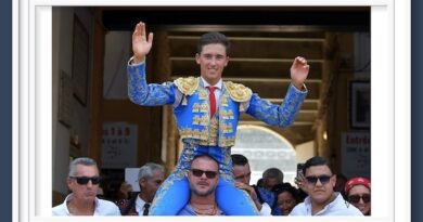 <b>La galería de Elsa Vielzeuf así vio… salir por la Puerta Grande al arrollador Víctor en Béziers</b>