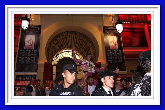 <b>En Albacete… Samuel Navalón abre la primera Puerta Grande de la feria</b>