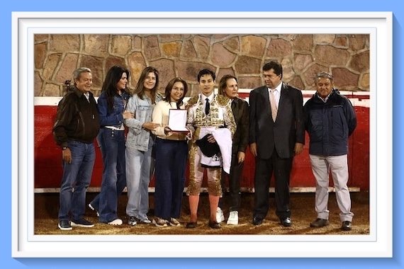 <b>En Zacatecas… Ángel Espinosa <i>Platerito</i> se queda con el Escapulario de Plata de la Virgen del Patrocinio</b>