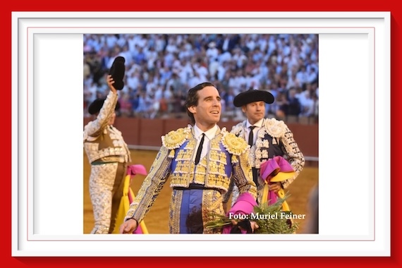 Subalterno Sufre Cornada Durante Inicio de la Feria de San Miguel en Sevilla