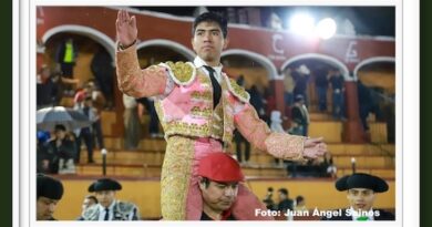 <b>El reportaje del Maestro Sainos… el novillero Jesús Sosa en medio del diluvio triunfa y sale en hombros</b>