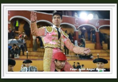 <b>El reportaje del Maestro Sainos… el novillero Jesús Sosa en medio del diluvio triunfa y sale en hombros</b>
