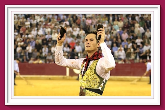 <b>En Zaragoza… Daniel Luque conquista la Puerta Grande y de ahí al hospital</b>