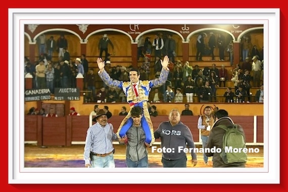 <b>El reportaje de Fernando Moreno… desde Tlaxcala vio salir en hombros a Emilio de Justo</b>