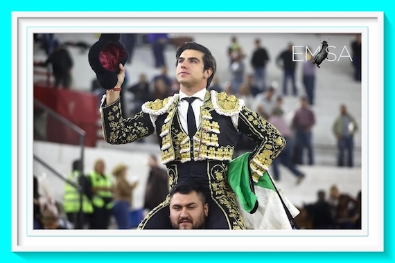 <b>En Ciudad Juárez… Colombo salió en hombros</b>