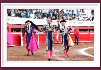 <b>En Monterrey… la terna salió con apéndice en mano</b>