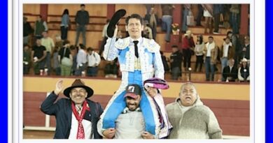 <b>Galería fotográfica Fernando Moreno… <i>El Zapata</i> a  hombros en la Ranchero Aguilar de Tlaxcala</b>