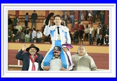 <b>Galería fotográfica Fernando Moreno… <i>El Zapata</i> a  hombros en la Ranchero Aguilar de Tlaxcala</b>