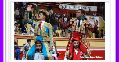 <b>El reportaje del Maestro Sainos… <i>El Zapata</i> y Gerardo Rivera en hombros huamantlecos</b>