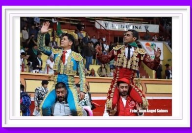 <b>El reportaje del Maestro Sainos… <i>El Zapata</i> y Gerardo Rivera en hombros huamantlecos</b>