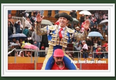 <b>En Santo Tomás Hueyotlipan… Macías cortó dos orejas</b>