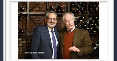 <b>El reportaje de Muriel Feiner… La tertulia del Excmo. Conde de Colombí rindió homenaje al gran artista Fernando Corella</b>